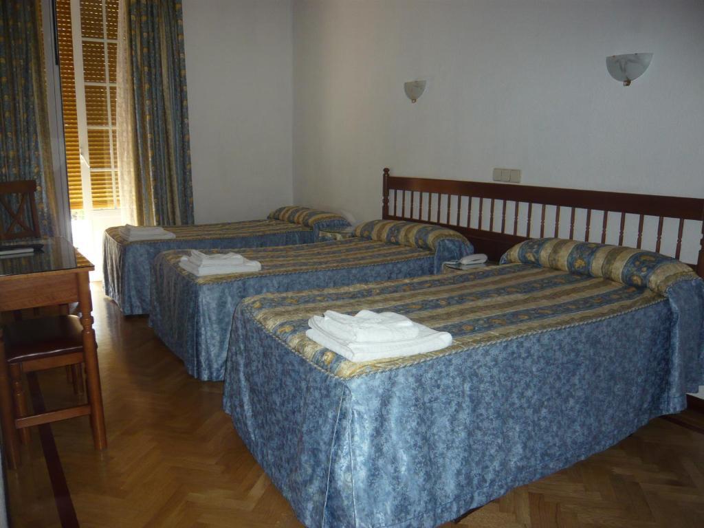 Hostal Triana Madrid Room photo